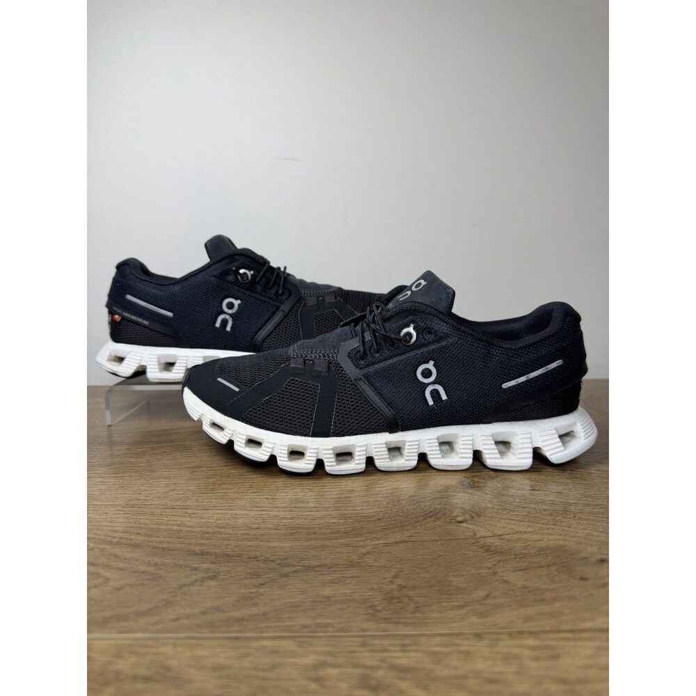 On Cloud 5 Women’s Running Shoes Size 6.5 Black